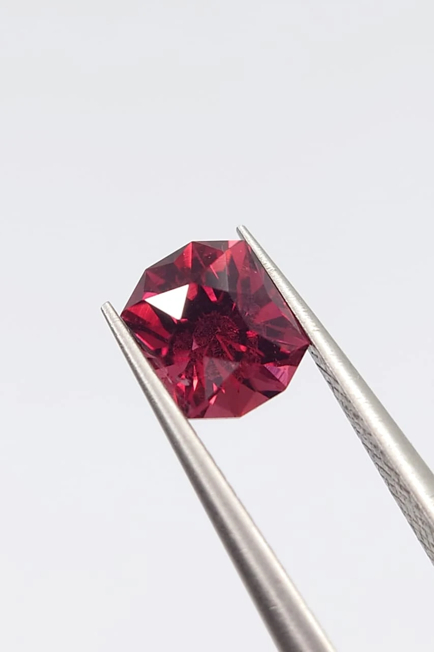 1.2ct Natural Stunning Rhodolite Garnet loose Gemstone From Tanzania — view 5